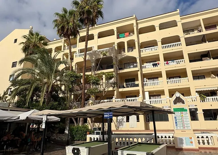Castle Harbour 402 아파트